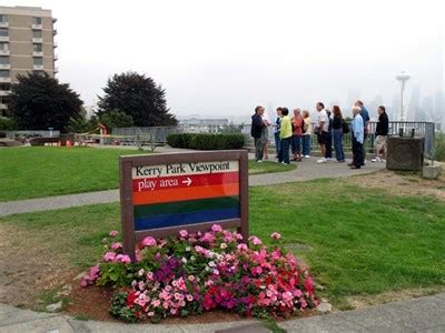 Kerry Park Viewpoint, Seattle, WA - Scenic Roadside Look-Outs on ...