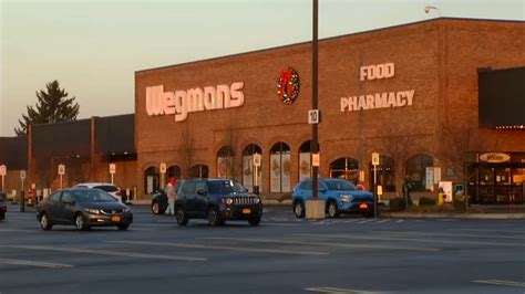 DeWitt Wegmans hosts pep rally for Syracuse student-athletes