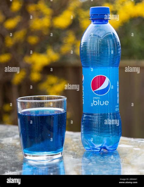 Pepsi bottle hi-res stock photography and images - Alamy