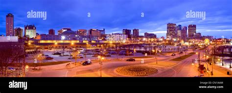 Winnipeg skyline at night hi-res stock photography and images - Alamy