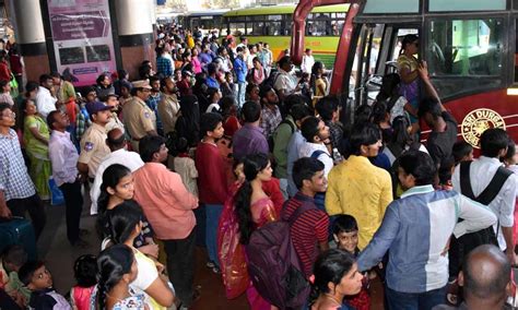 Huge rush of passengers at MGBS Bus Stand for Sankranti festival