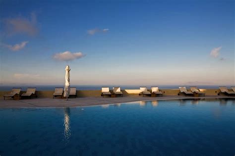 Majestic Hotel in Fira, Santorini | Greeka