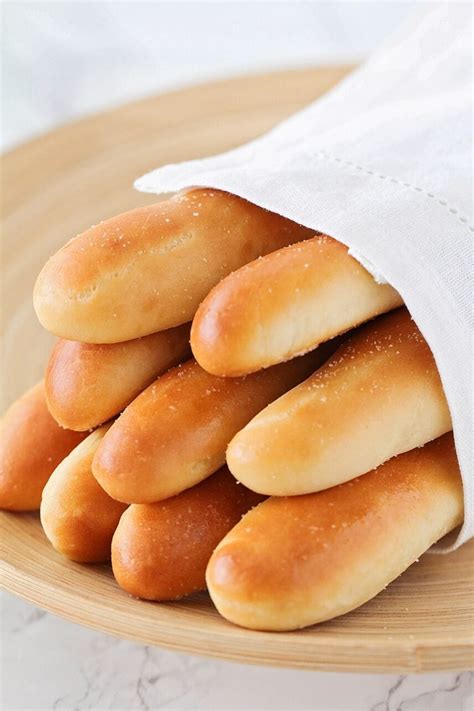 Olive Garden Breadsticks {A Perfect Copy!} +VIDEO | Lil' Luna