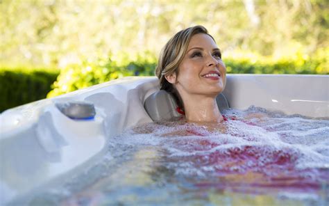 How to Relax in a Hot Tub - Bonavista Pools