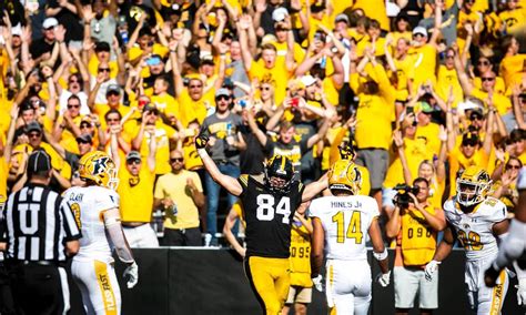 Iowa Football: 2023 NFL draft analysts break down Sam LaPorta’s film