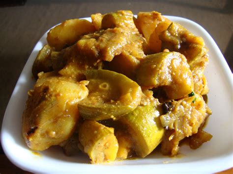 Cooking Delights: Aloo Parwal KI Tarkari (Potato Parwal Curry)*