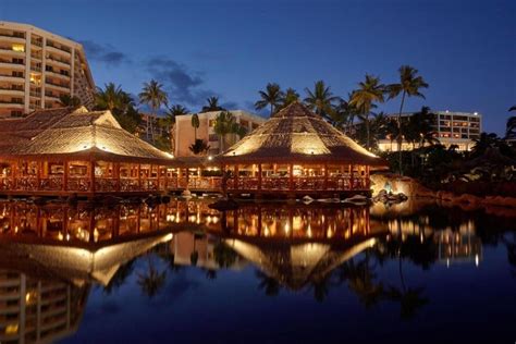 22 Best Restaurants in Maui with a View - By Category!