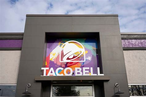 Taco Bell lawsuit claims worker faced violent threats after reporting ...