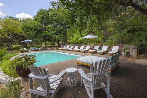 Thornybush Game Lodge | Affordable Deals - Book Self-Catering or Bed and Breakfast Now!