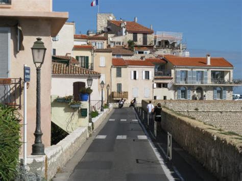 Weather Information for Antibes France