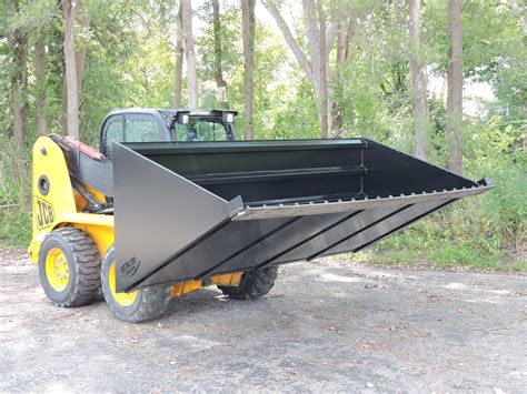 Custom Buckets for Skid Steers, Compact Tractors, Loaders | Berlon