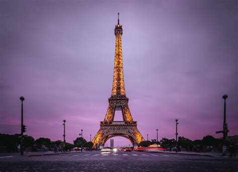 18 Tips for Visiting the Eiffel Tower at Night - Discover Walks Blog