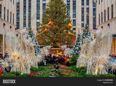 Crowded Street New Image & Photo (Free Trial) | Bigstock