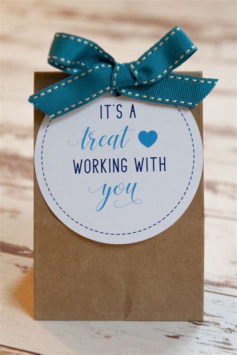 Diy Thank You Gifts For Coworkers / 75+ Good, Inexpensive Gifts for ...