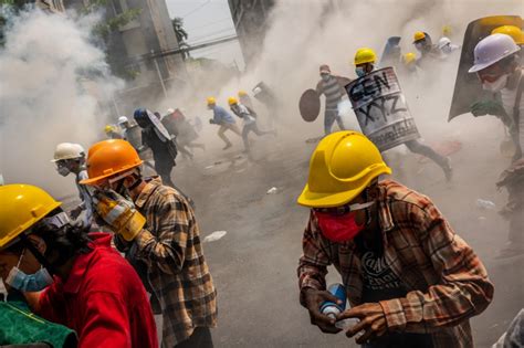 Police, protesters continue to battle in Myanmar