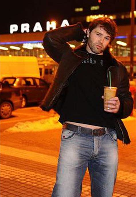 Jagr posing in Prague - Jaromir Jagr Photo (33671688) - Fanpop