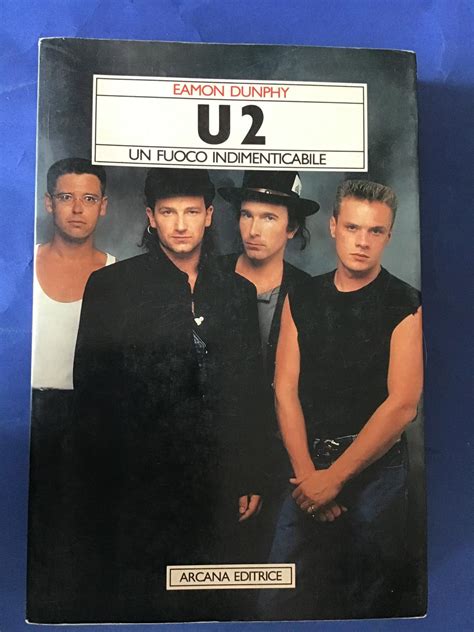 U2. UN FUOCO INDIMENTICABILE by EAMON DUNPHY: ottimo Brossura (1988) prima edizione | Il Mondo Nuovo