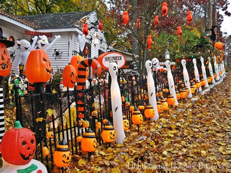 Halloween in America | Halloween america, Halloween decorations ...