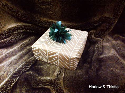 DIY Christmas Wrapping Paper & Bow - Harlow & Thistle