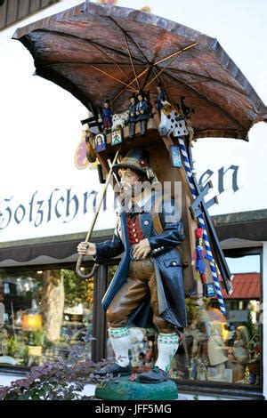 GERMANY, BAVARIA, OBERAMMERGAU, WOOD CARVING, STATUE, DETAIL Stock Photo - Alamy