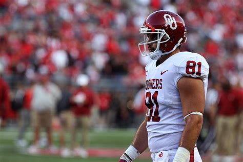 Oklahoma football: Mark Andrews limps off field with apparent injury ...