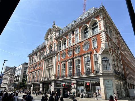 164-182 Oxford Street, London © Andrew Abbott cc-by-sa/2.0 :: Geograph Britain and Ireland