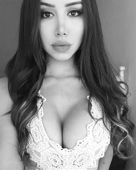 Alejandra Treviño (@aletrevino95) en Instagram: "🖤" Ana Cheri, Hot Body Women, Big Boobs, Ale ...