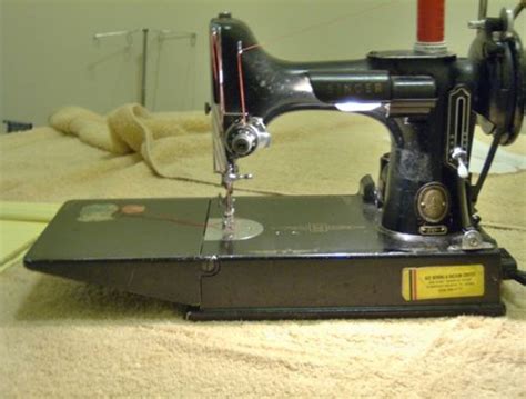 Singer 221 Featherweight Review | Sewing Insight