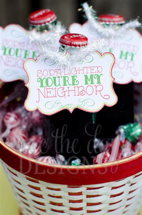 20+ Easy and Sweet Neighbor Gifts for Christmas - Hative