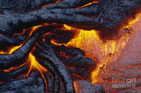 Pahoehoe Lava Texture Photograph by Ron Dahlquist - Printscapes