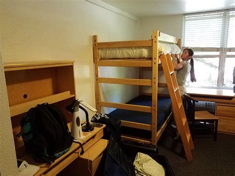 Life in the LinOhana: UC Santa Cruz dorm pics