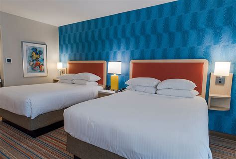 Rooms and Suites | Howard Johnson Anaheim Hotel