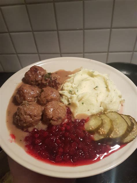 [Homemade] Swedish meatballs with mashed potatoes lingonberry and ...