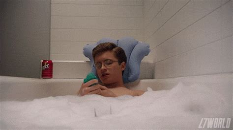 Goldbergs pays homage to infamous bathtub scene with Nancy portrayed by Heather Langenkamp and ...