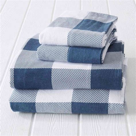 Amazon Shoppers Love These Flannel Sheets Sets for Winter Bedding