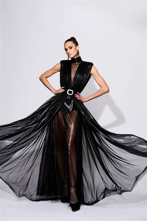 Christian Siriano: Christian Siriano Presents His New Pre–Fall 2023 ...