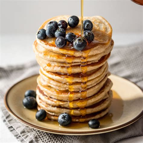 Healthy Banana Pancakes (that actually taste like REAL pancakes ...