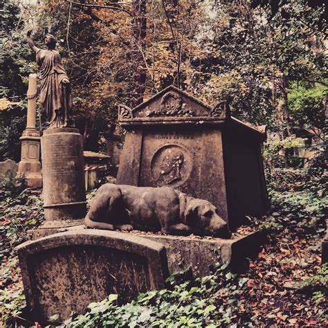 London | An Autumn Visit to West Highgate Cemetery