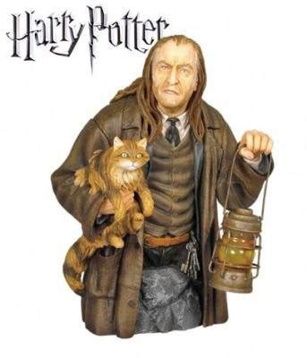 Argus Filch with Mrs. Norris – Exclusive (Harry Potter) – Time to collect