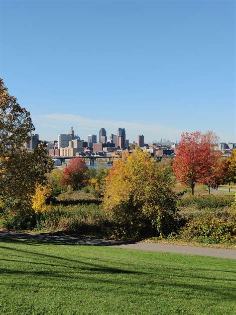 St Paul skyline (Minneapolis in background) : r/CitySkylines