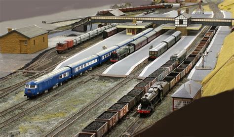 Midland Pullman and Palatine at Chinley | Model trains, Model train ...