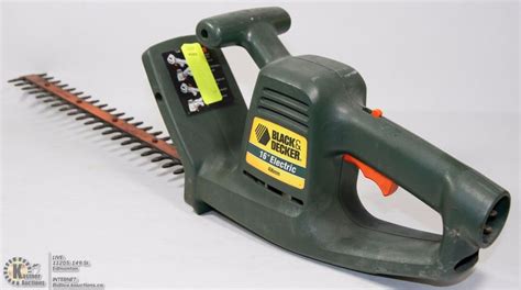 BLACK AND DECKER 16" ELECTRIC HEDGE TRIMMER