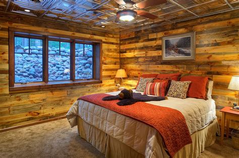 25 Awesome Bedrooms with Reclaimed Wood Walls