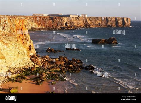 Portugal Algarve Sagres Cliffs beach (Praia do Tonel) and Sagres Fortress Stock Photo - Alamy