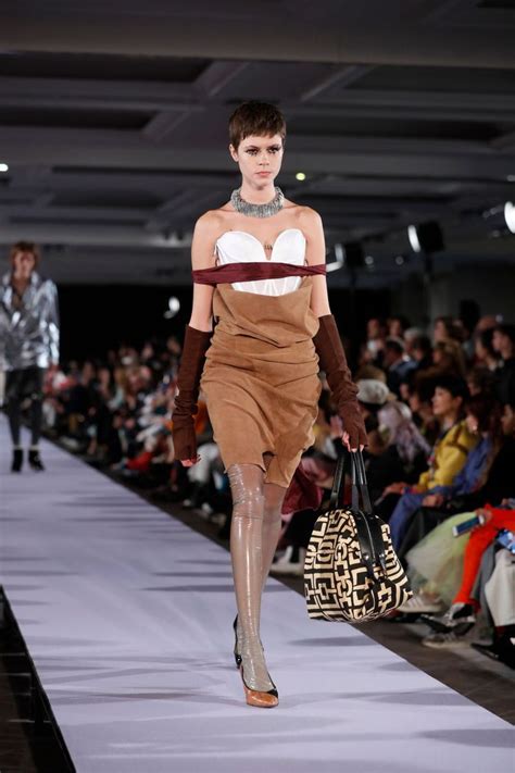 Grace Jones steals show at Paris Fashion Week (photos) - syracuse.com