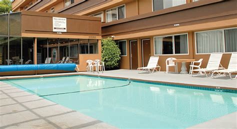 Days Inn Victoria on the Harbour - BC Golf Safaris