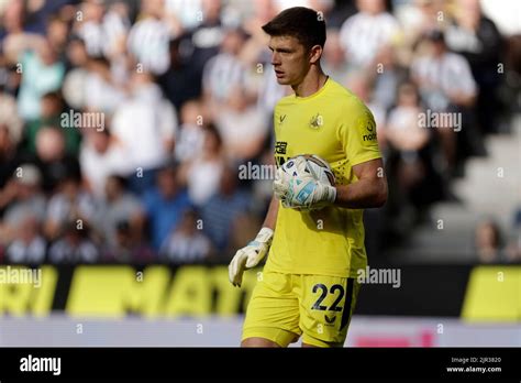 England goalkeeper nick pope hi-res stock photography and images - Alamy