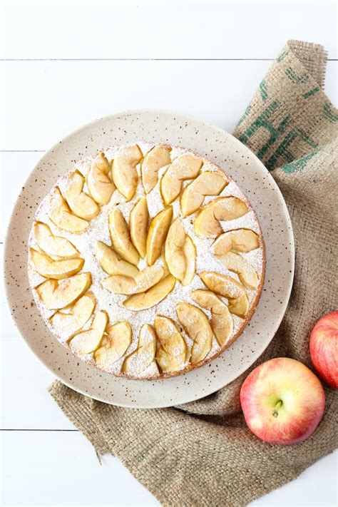 Apple Sponge Cake | cookinginmygenes.com - Cooking in my Genes