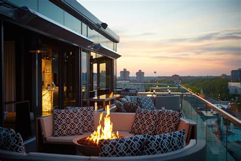 28 Best Year-Round Rooftop Bars Near Me - Parade