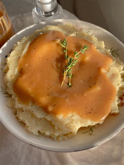 Creamy Mashed Potatoes with Gluten Free Gravy